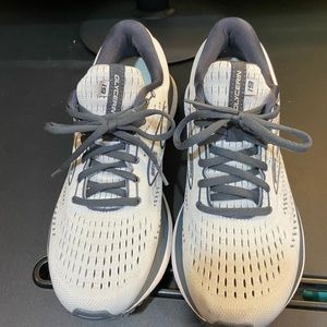 Glycerin gray women’s sneakers, size 9.5
